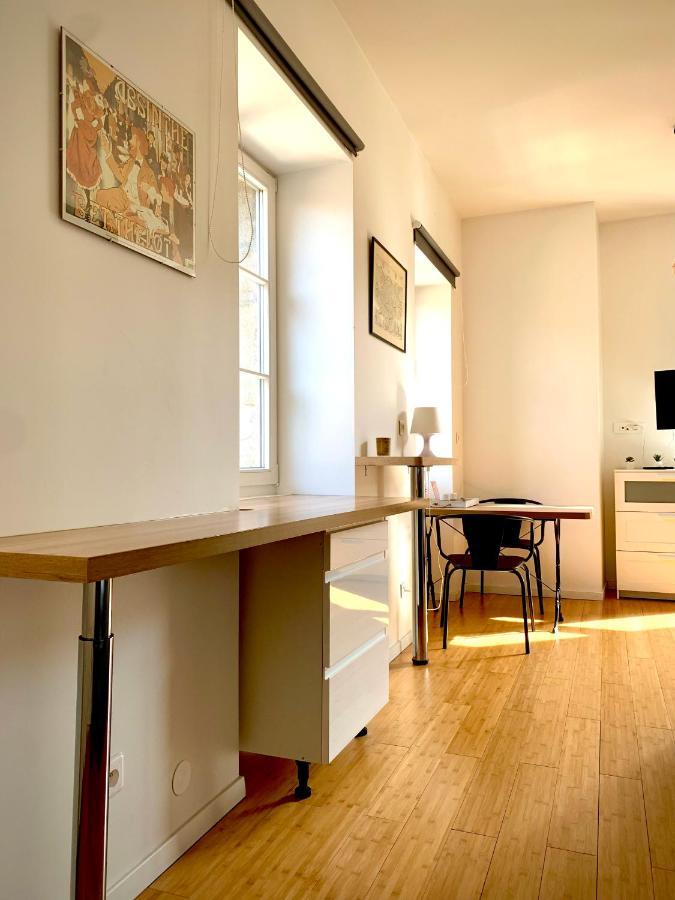 Les Fabuleux Appartements Du Coeur De Ville - Place Victor Hugo Безансон Екстер'єр фото